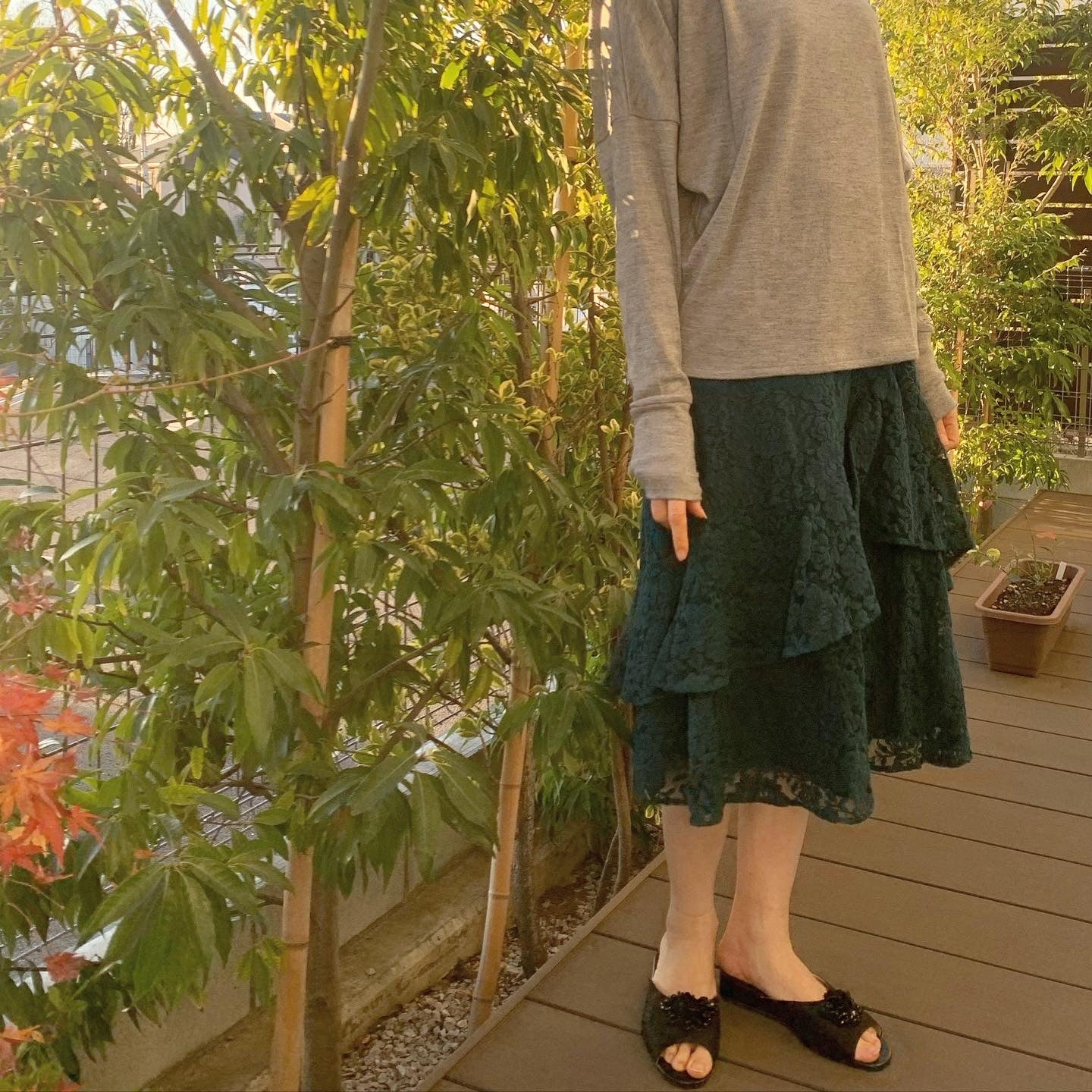 Grace Lounge / コサージュ飾り付きサテン柄生地外履きスリッパ【No 2754】