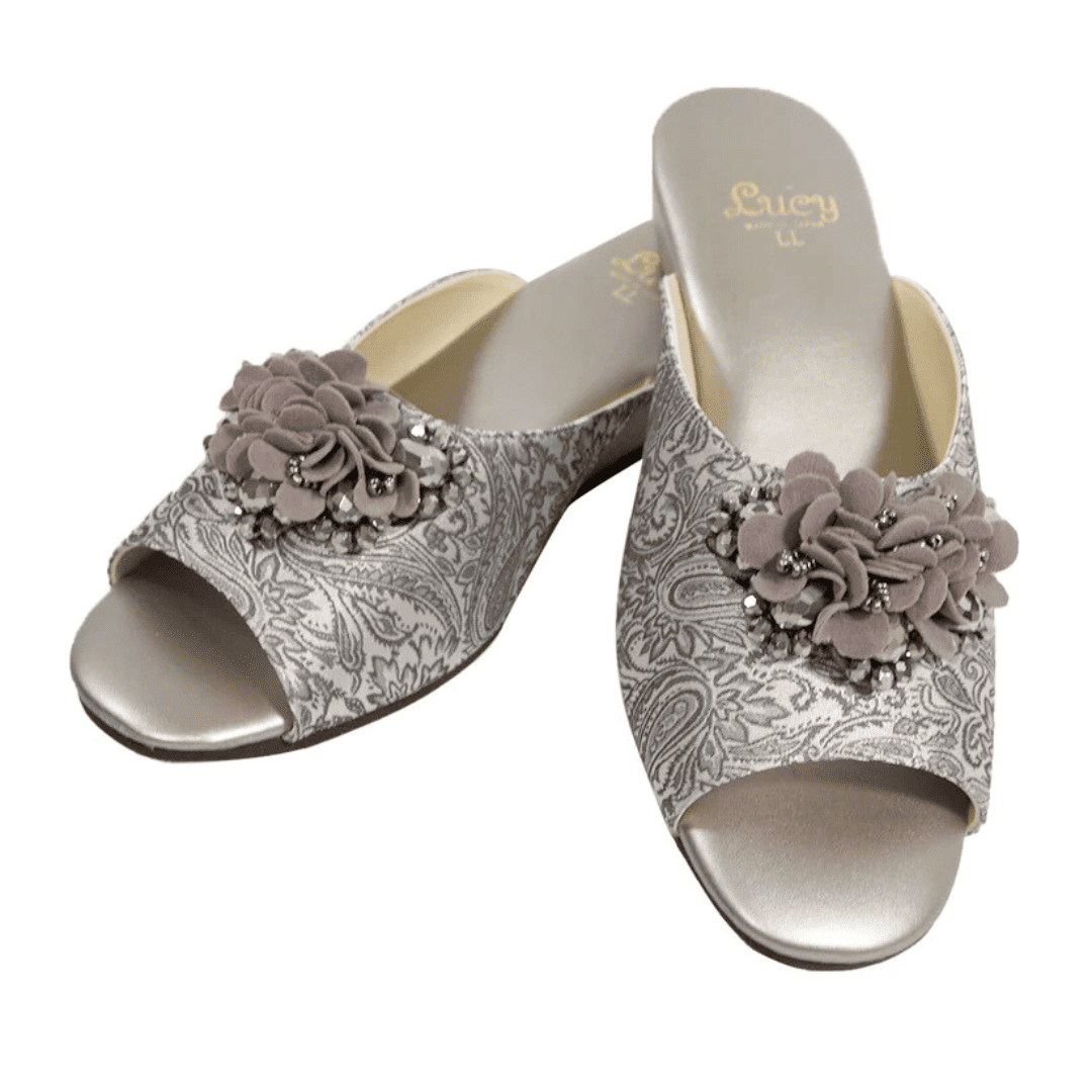 Grace Lounge / コサージュ飾り付きサテン柄生地外履きスリッパ【No 2754】